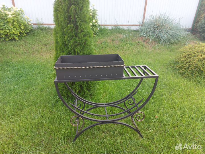 Мангал с дровницей