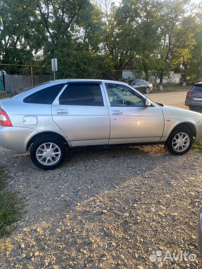 Капот на priora