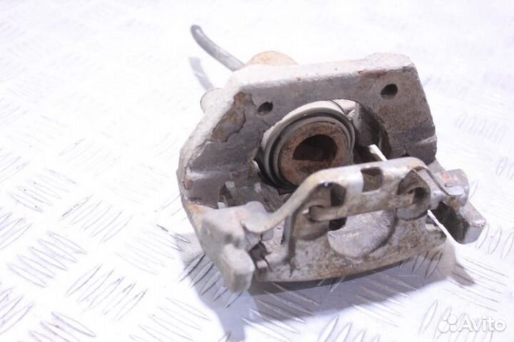 Суппорт задний левый Bmw 7 e66 2001-2008