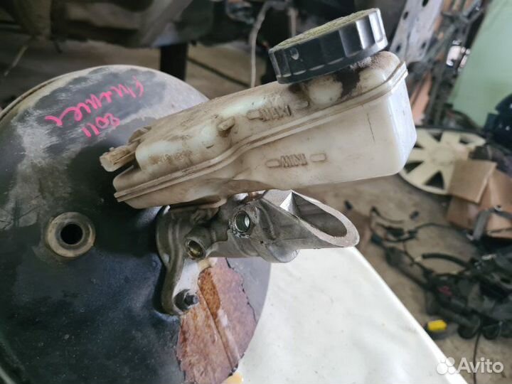 Главный тормозной цилиндр Renault Fluence седан