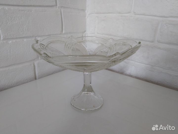 Ваза на ножке фруктовница или конфетница, стекло