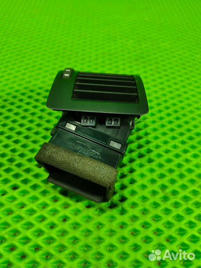 Дефлектор воздушный левый Skoda Octavia A5