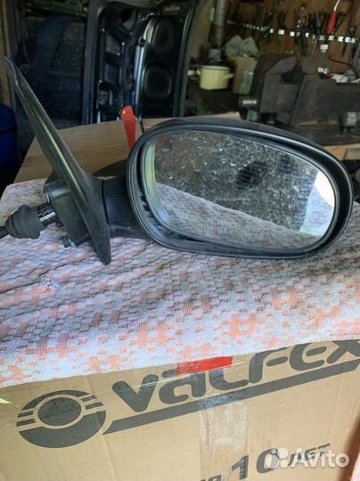 Боковое зеркало