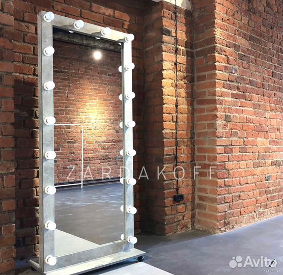 Гримерное зеркало с подсветкой