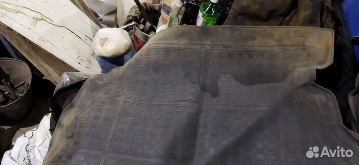 Продам коврик в багажник от Toyota Camry