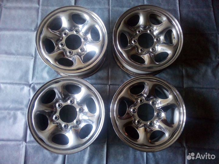 Nissan R15; PCD 6x139.7; ET30; DiA 100