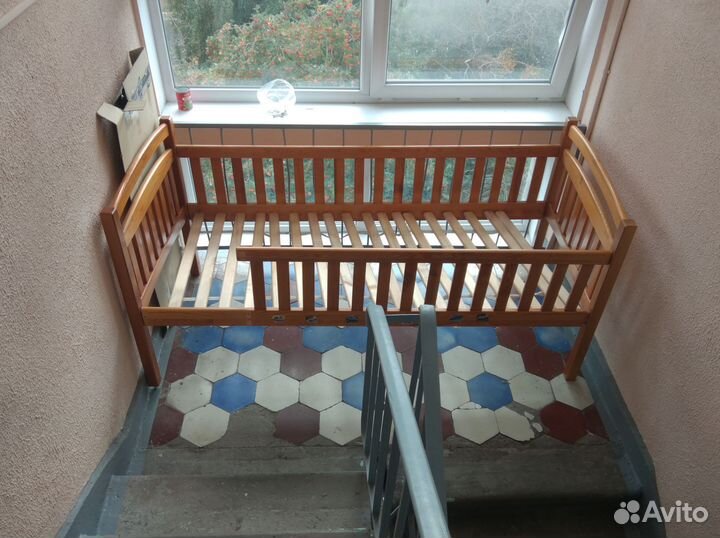 Кровать односпальная б/у