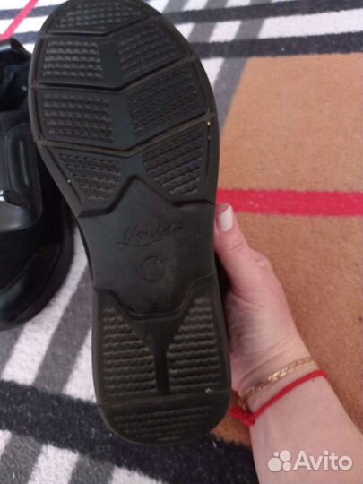 Кроссовки женские