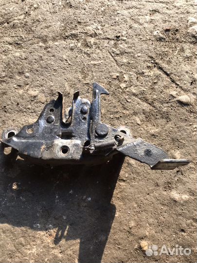 Замок капота Максима A32 Maxima