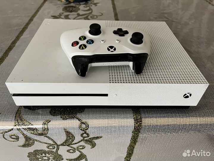 Xbox One s 1tb с играми