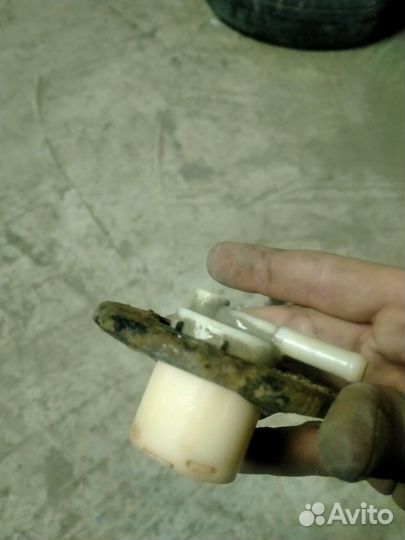 Воздушный клапан бензобака Mitsubishi Lancer 6