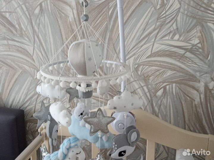 Мобиль на кроватку из фетра