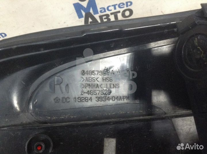 Фонарь задний правый Крайслер Вояджер 4