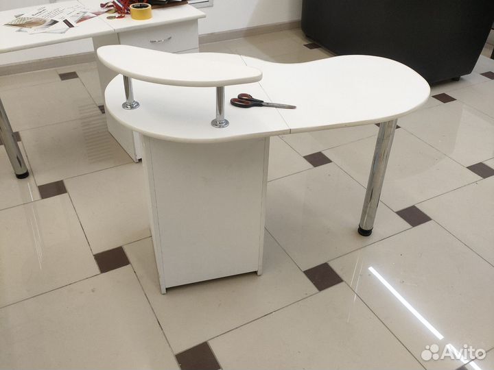 Стол для маникюра бу