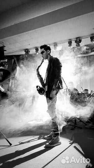 Саксофонист на праздник