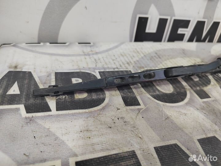 Поводок заднего дворника Mercedes W168