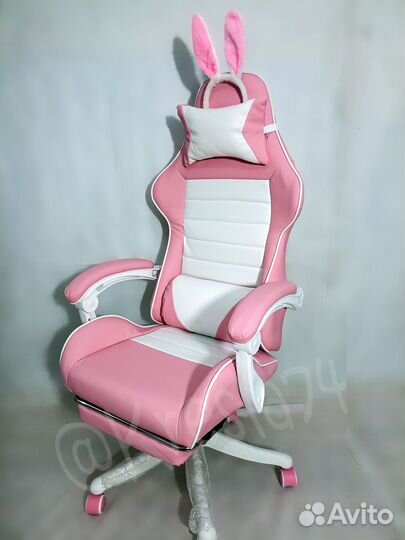 Розовое геймерское кресло с подножкой. Новое