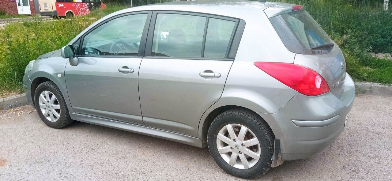 Nissan Tiida: фото владельца
