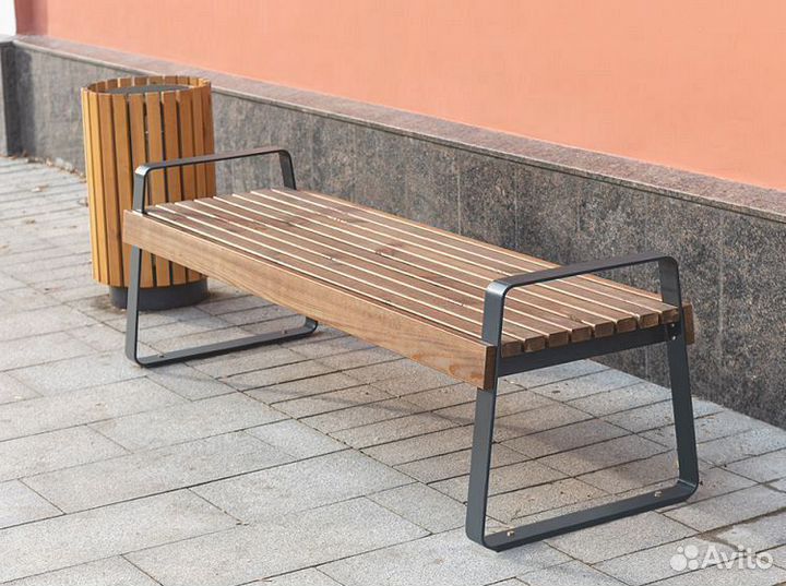 Деревянная скамейка