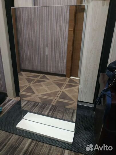 Зеркало с полочкой в ванную