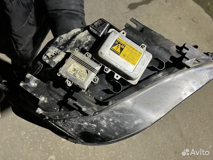 Левая адаптивная фара бмв E60 рест