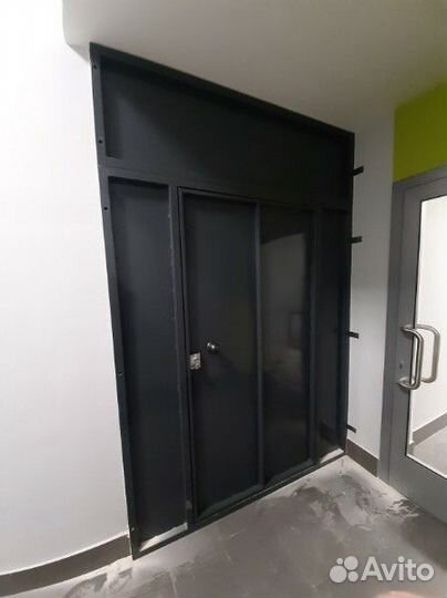 Металлическая дверь