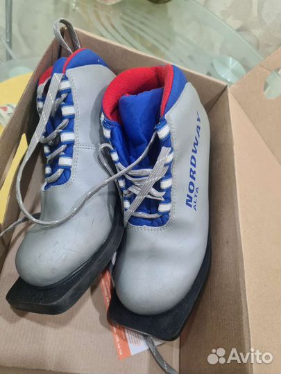 Лыжные ботинки