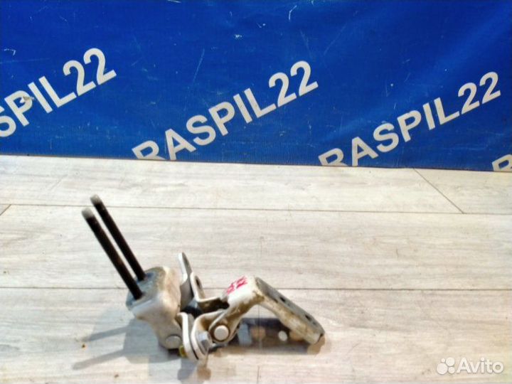 Петля двери задняя правая Toyota Mark Ii GX-110