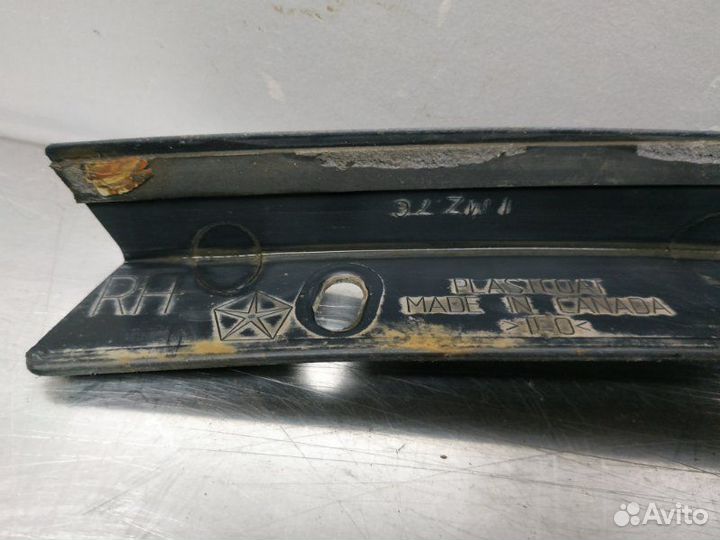 Накладка крыла задняя правая Jeep Grand Cherokee