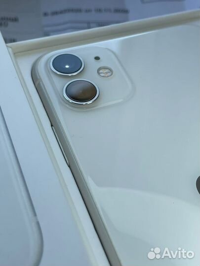 iPhone 11, 64 ГБ