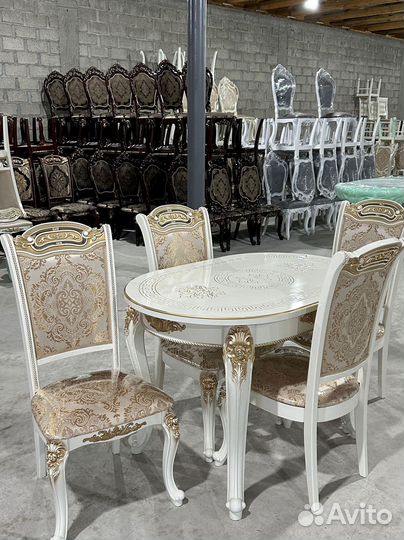 Стол обеденный. В наличии