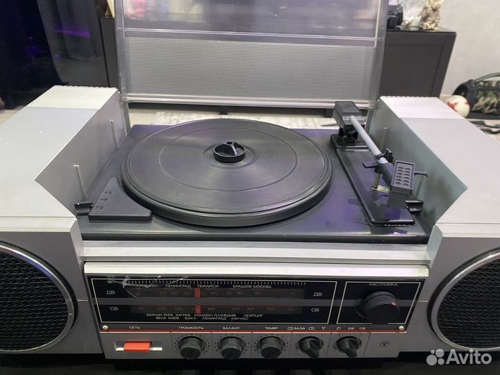 Стационарная транзисторная радиола Вега 300