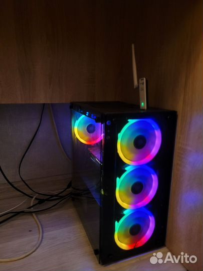 Игровой компьютер с двумя мониторами