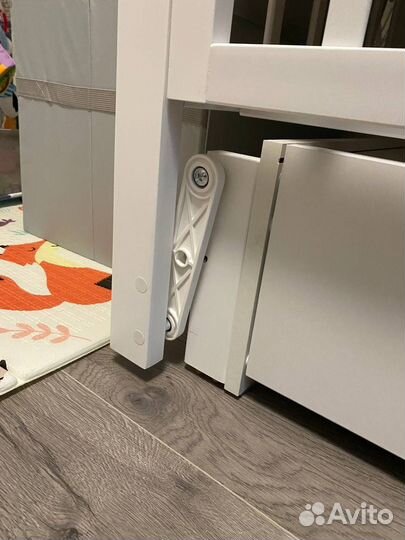 Кроватка с маятником