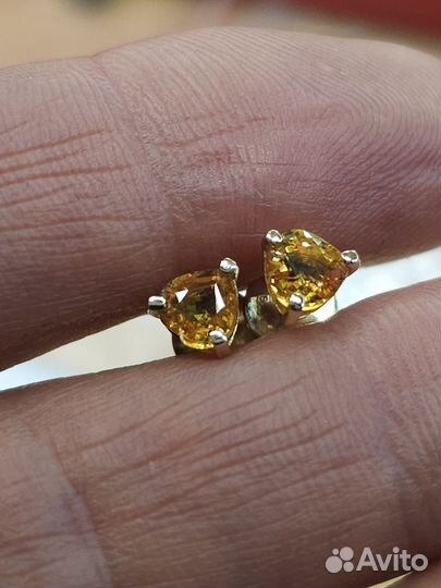 Золотые серьги пуссеты с сапфирами 1,5ct