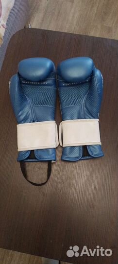 Боксерские перчатки