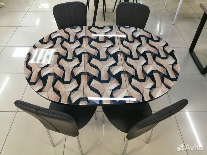 Стол и стулья