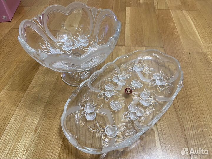 Ваза для фруктов на ножке