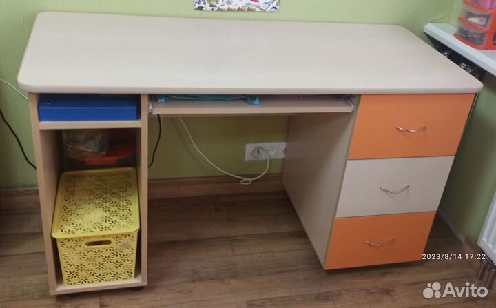 Двухъярусная кровать + письменный стол