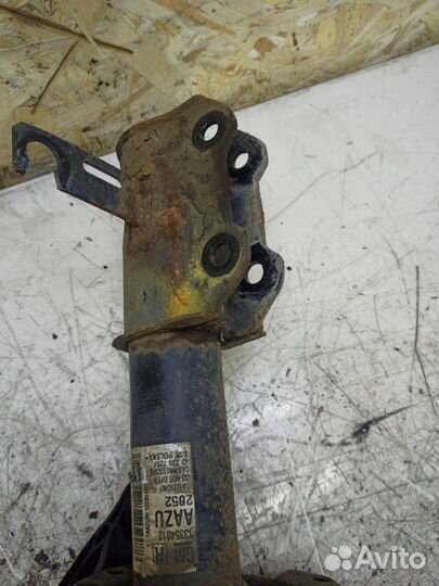 Стойка подвески передняя правая Opel Astra J