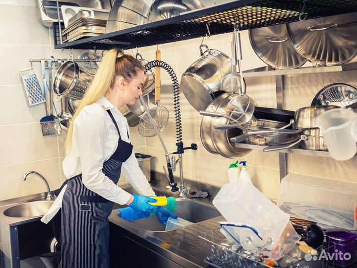 Мойщица посуды