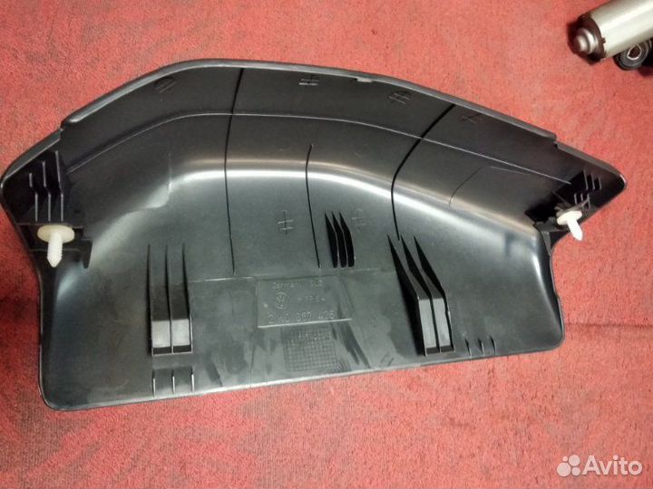 Крышка моторчика стеклоочистителя Volkswagen Caddy