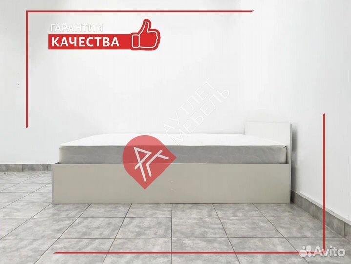 Кровать