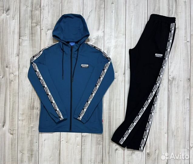 Спортивный костюм adidas