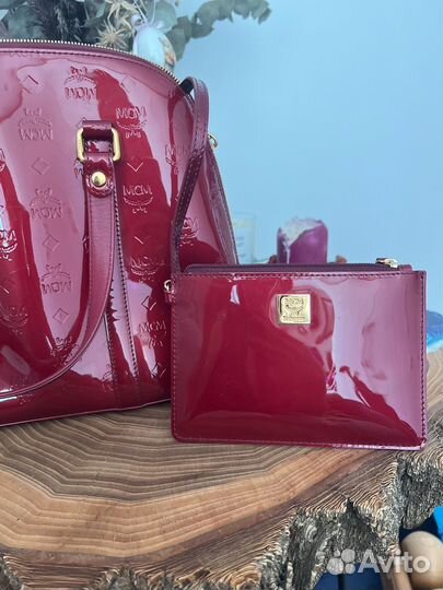 Лаковая сумка MCM