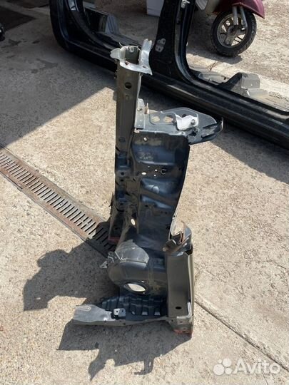 Б/У лонжерон - В хорошем состоянииn- Отрезка по