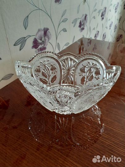 Хрусталь (салатницы,рюмки)