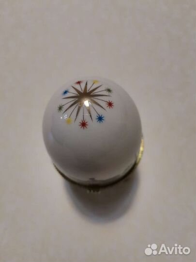 Шкатулка сувенирная фарфоровая в виде яйца