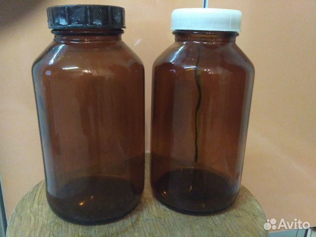 Банки из темного стекла