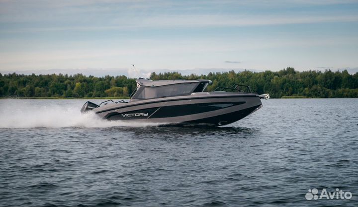 Каютный катер с хардтопом Victory A8